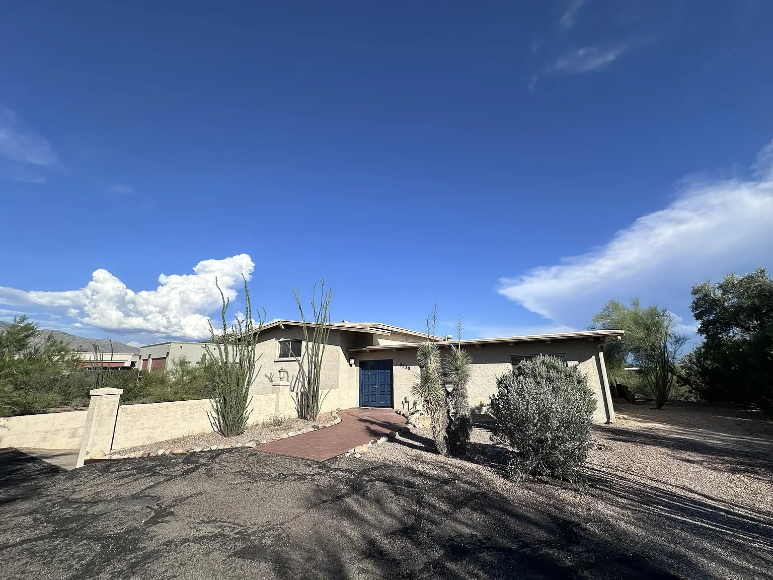 3 bed, 2.5 bath, 2400 sqft, $2,250 — Photo 4
