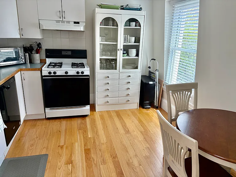 31 Bigelow St — Photo 3
