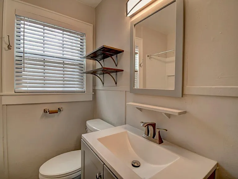 1707B E Main St — Photo 16