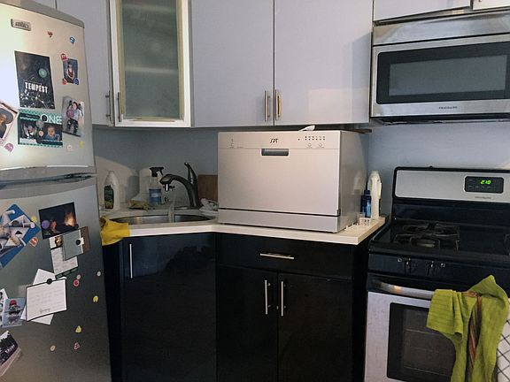 4th image of 107 1/2 Troutman St #2