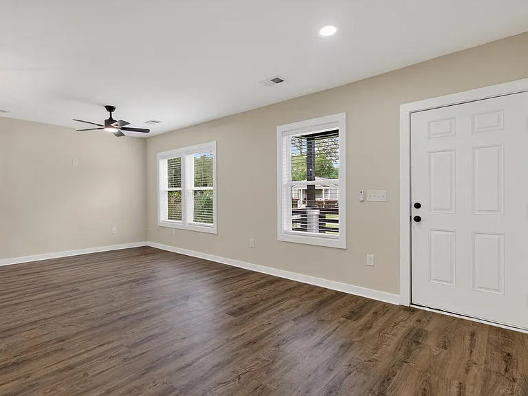 2136 Commander Rd — Photo 5