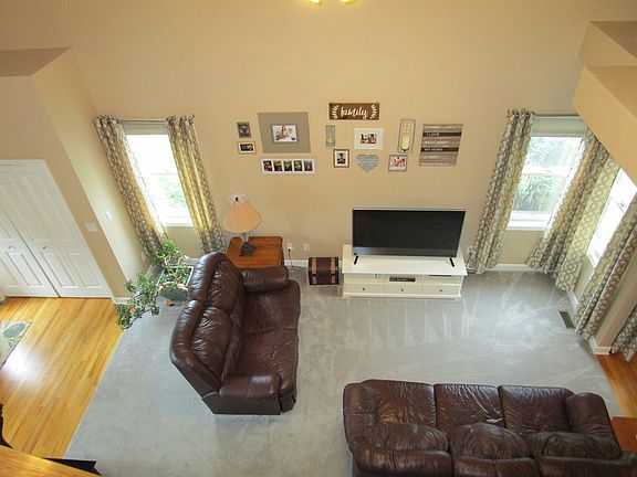 3rd image of 1716 Kingtree Dr