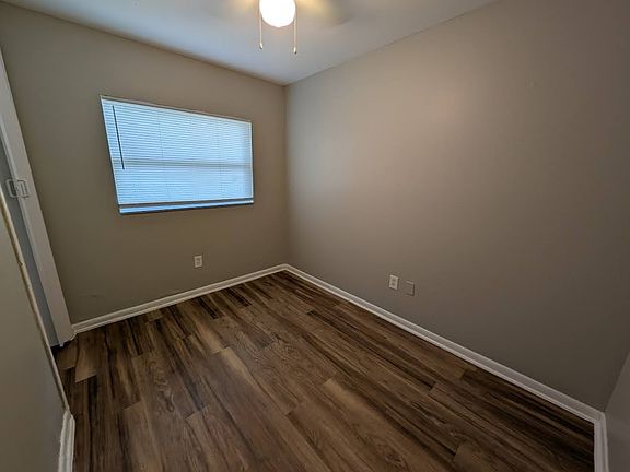 4th image of 10218 N 23rd St