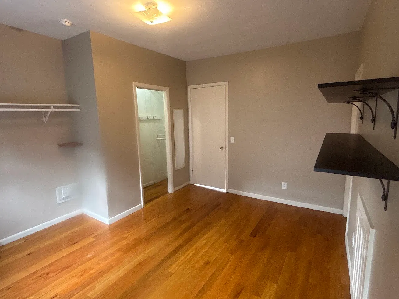 828 W Kalamazoo Ave — Photo 3