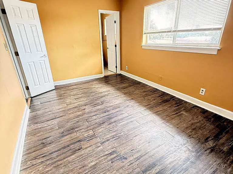 1044 NE 8th Ave #10 — Photo 3
