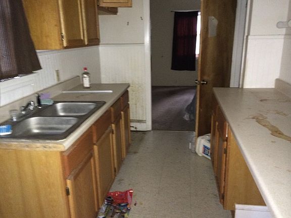 3rd image of 818 Campbell Ave