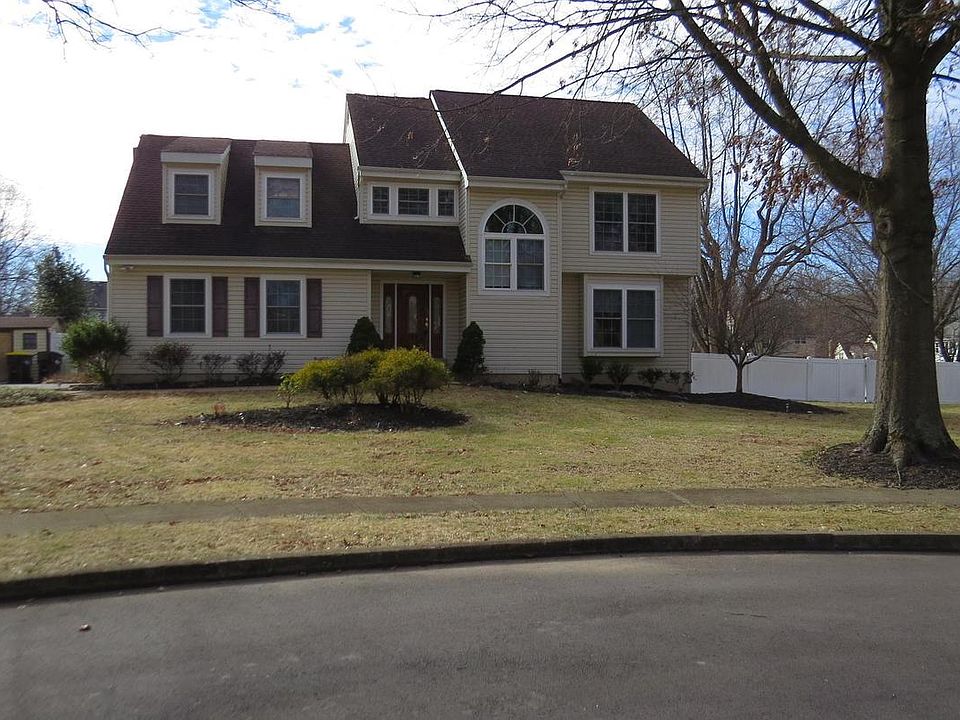 1st image of 105 Swan Ct