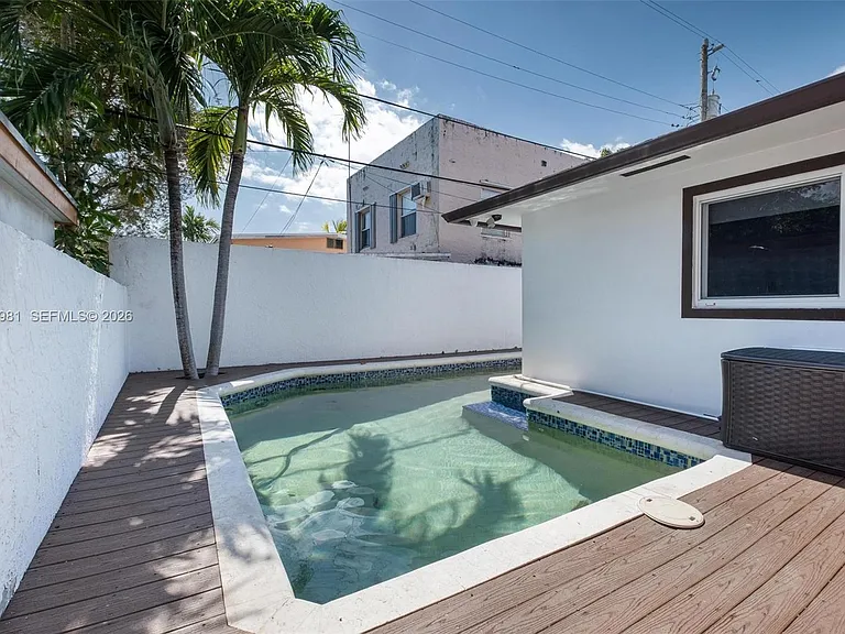 2430 SW 22nd Ter — Photo 44