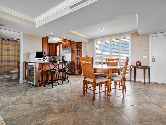 5th image of 134 Lakeshore Dr APT 513