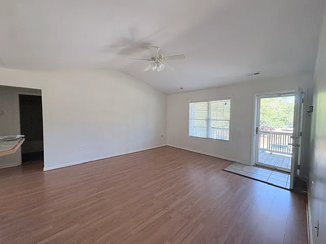 3 bed, 1716 sqft, $2,500 — Photo 4