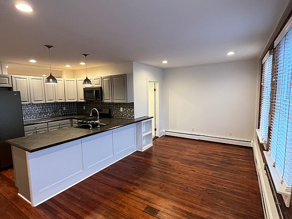 2nd image of 652 Main St #6