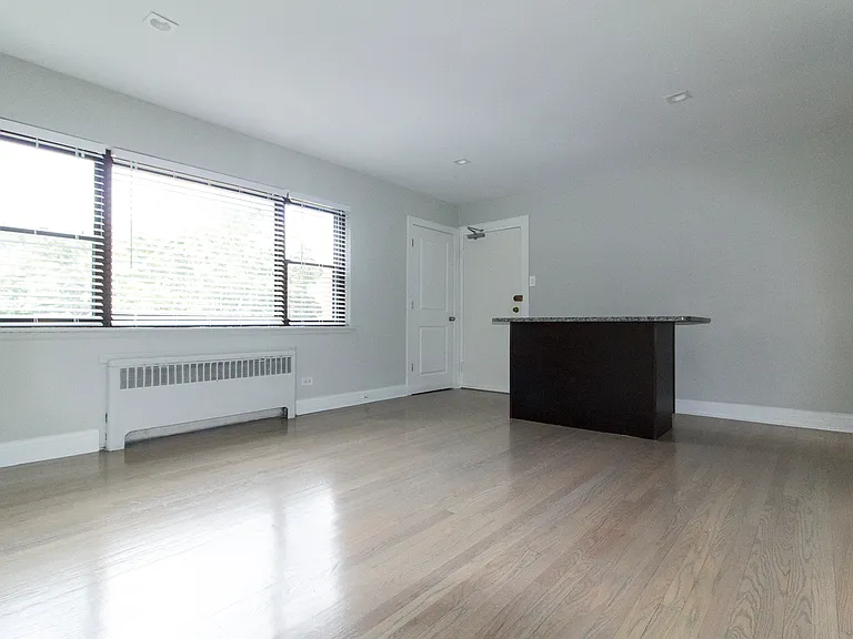601, E2 - Living Room