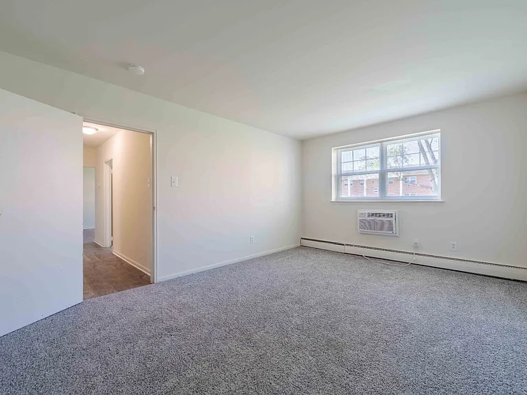 Ridgeview Apartment Homes — Photo 11