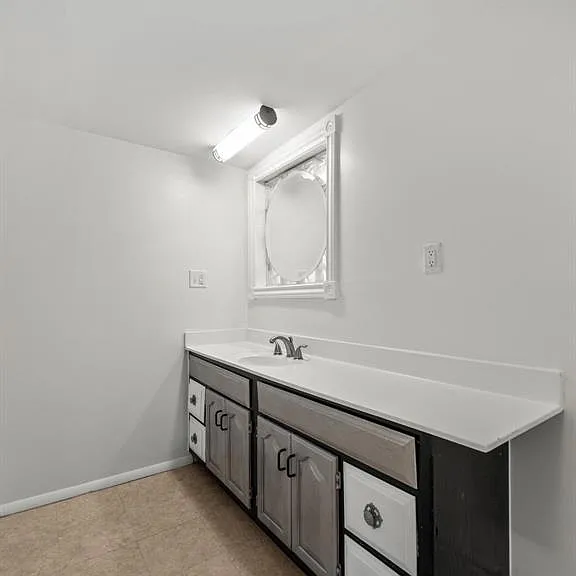 3153 Bessie St — Photo 11