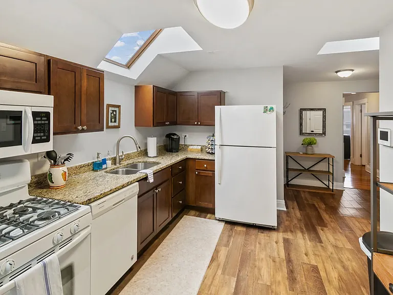 219 W Park Ave — Photo 7