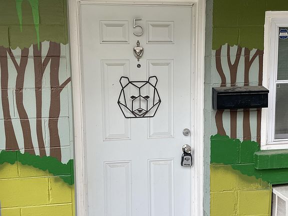 3rd image of 613 Shropshire Ave APT 5