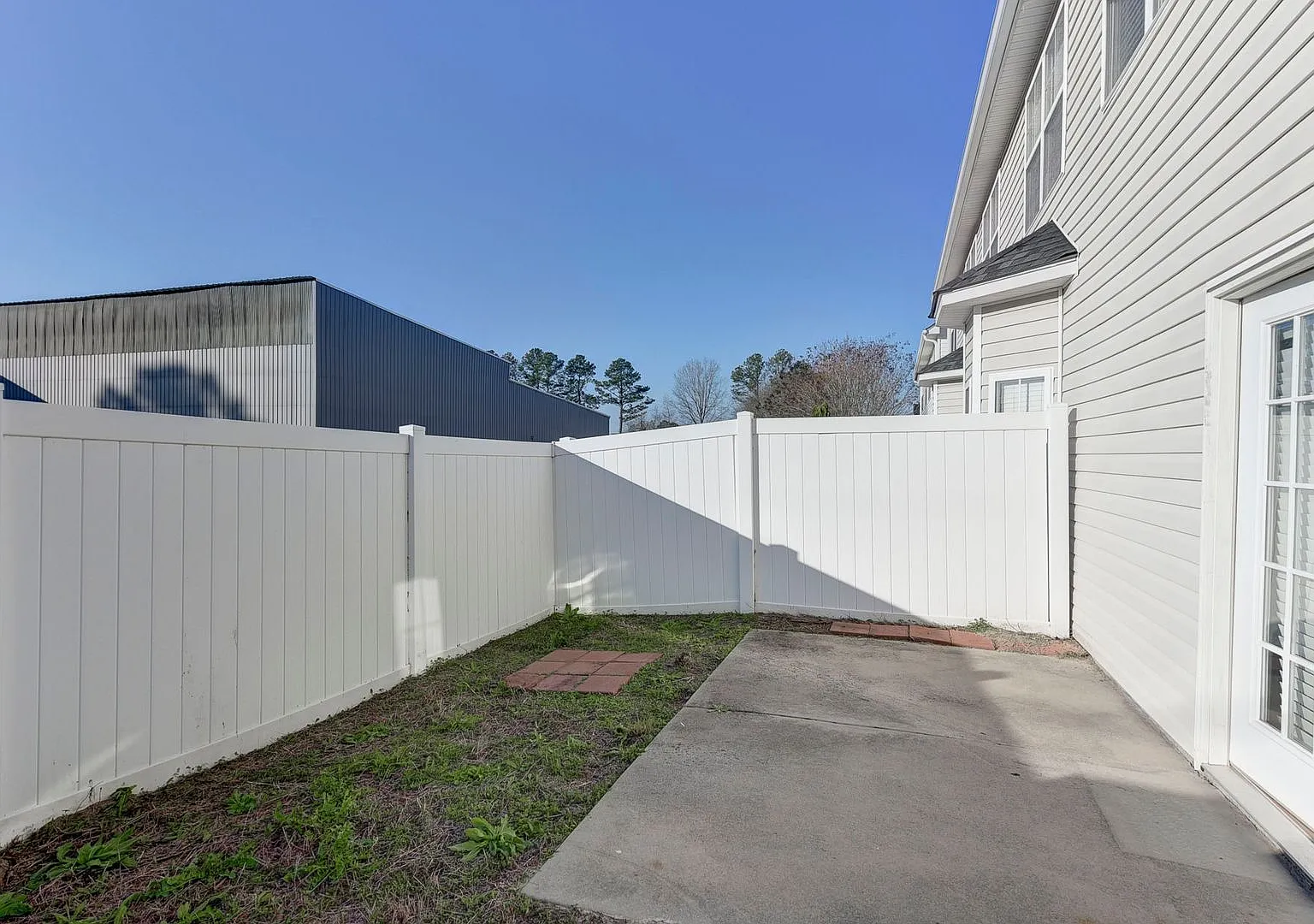 Charming 2 Bedroom 2.5 Bathroom Townhome ~ Minutes to Fort Jackson, the VA hospital, USC Medical ... — Photo 2