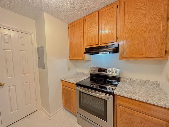 3rd image of 9 Shanna Dr #2