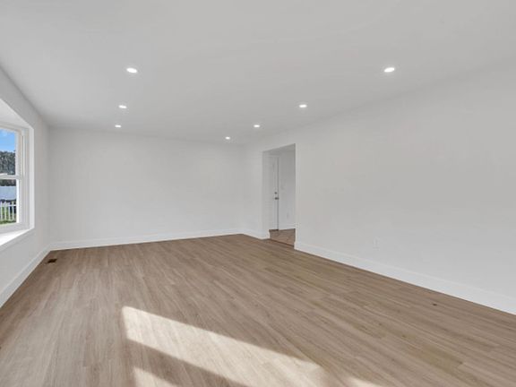 5th image of 1717 1st Ave