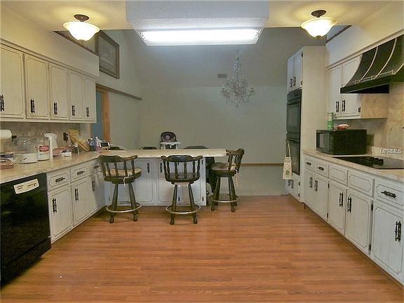 4th image of 12511 Pine Island Dr
