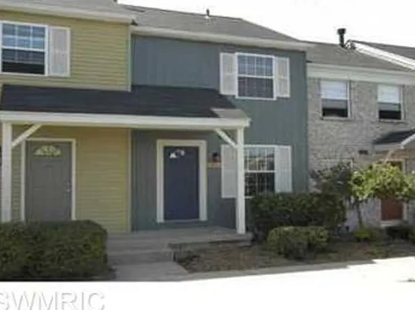 740 Pinckney Ct NW, Comstock Park, MI 49321