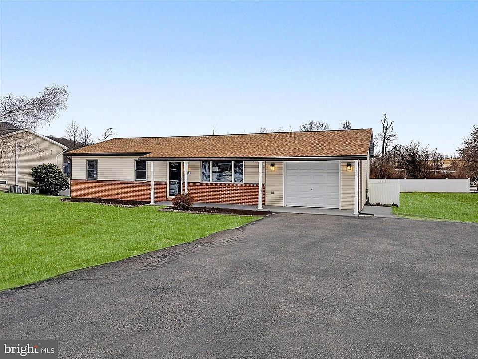 1st image of 207 Steves Ln