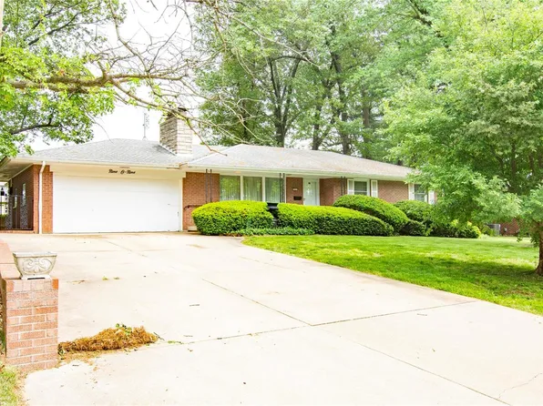 909 Circle Dr, Bethalto, IL 62010