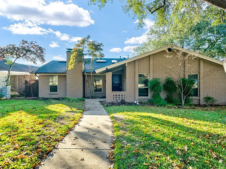 8635 Bacardi Dr — Photo 1