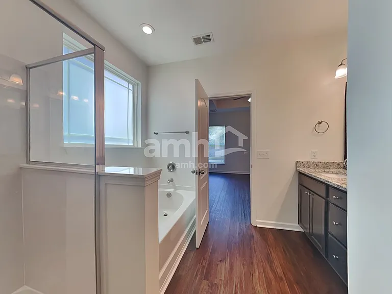 137 Caledonia Dr — Photo 12