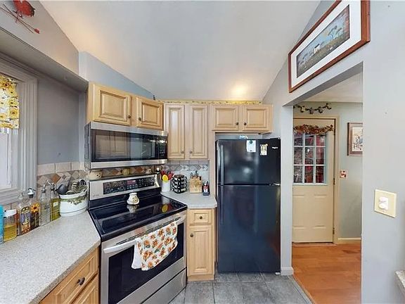 5th image of 57 Griswold St