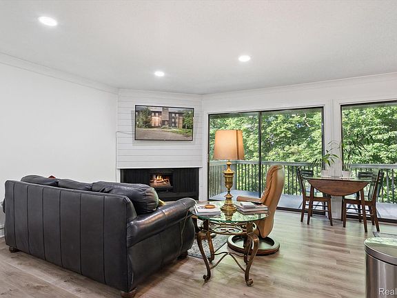 3rd image of 1720 S Grove #C-60