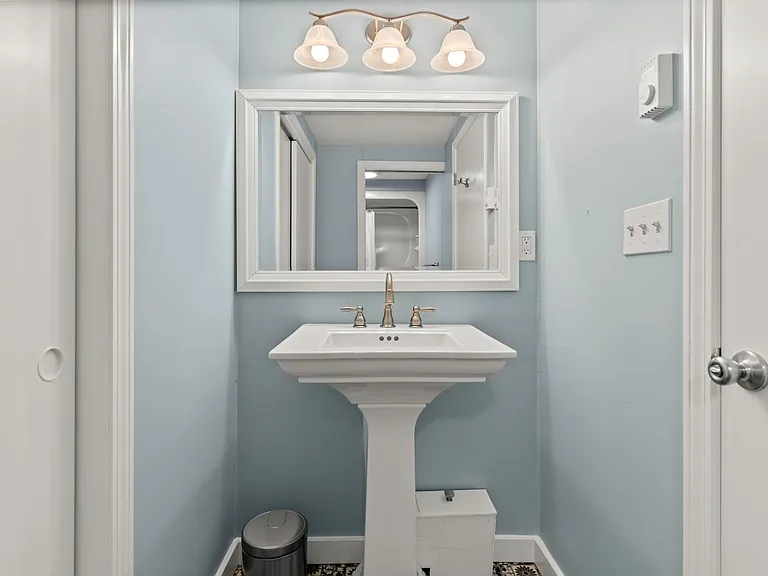 911 Ocean Blvd #10 — Photo 30