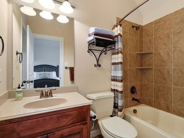 12813 Sherbrooke Dr — Photo 36