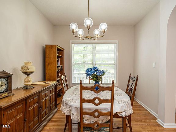 4th image of 2108 Woodbury Dr