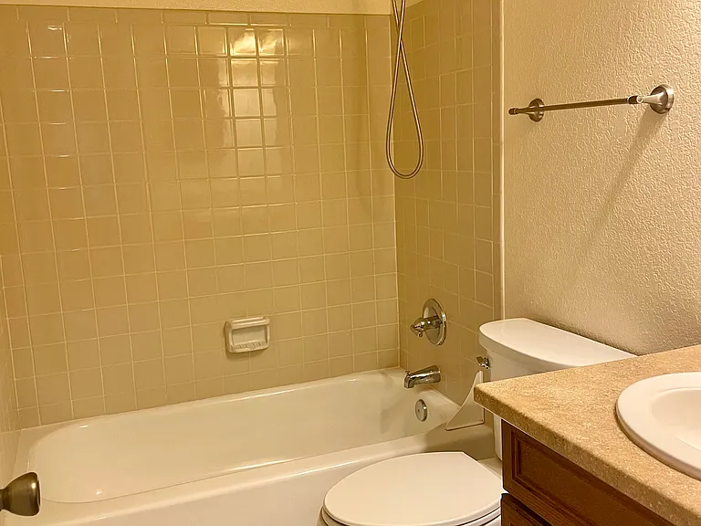 836 S Vance St #E — Photo 5