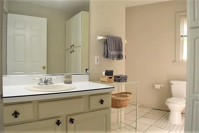 931 Kerlerec St #B — Photo 10