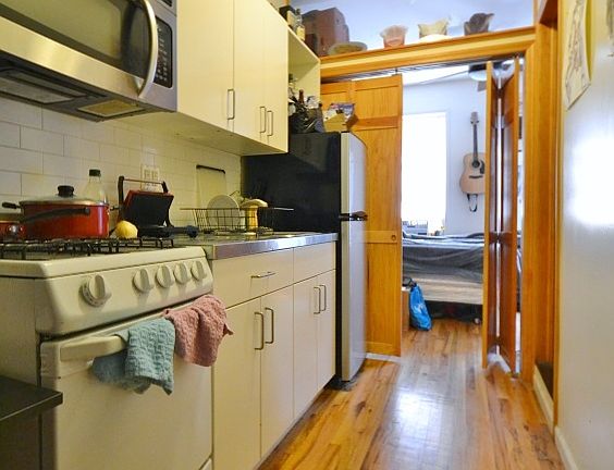 2nd image of 521 E 12th St APT 6