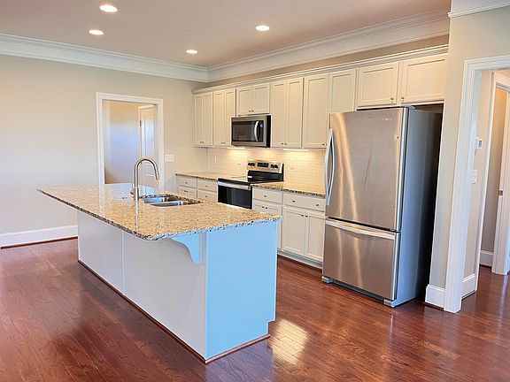 3rd image of 3815 Fairway View Dr