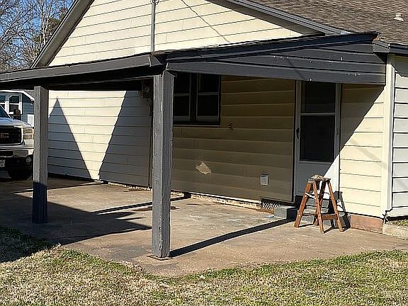 5th image of 236 E Elm Ave