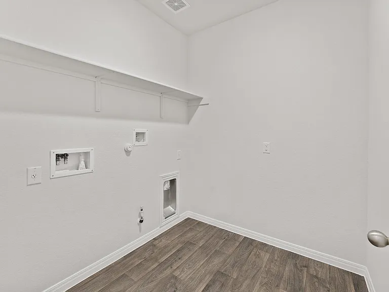 411 Town Lake Bnd — Photo 8
