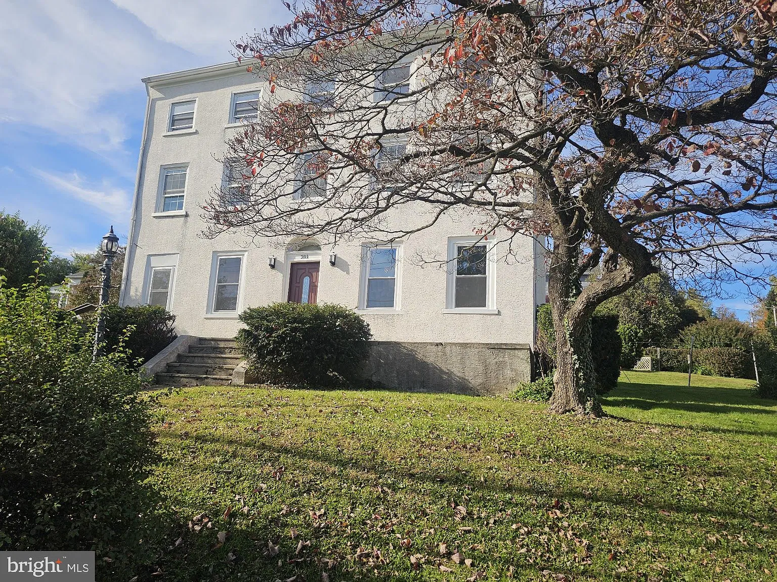 6 bed, 2.0 bath, 2664 sqft, $4,500 — Photo 2