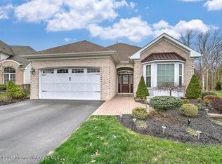 14 E Francesa Ct, Farmingdale, NJ 07727