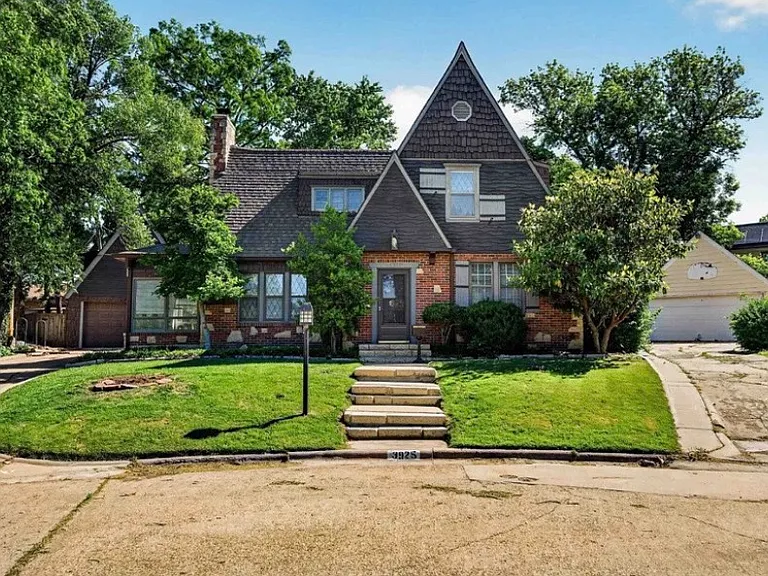 3925 Pine Knot Ct #D — Photo 8