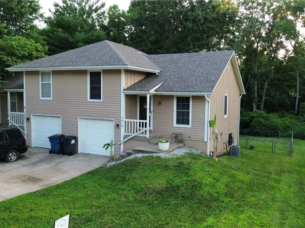 7010 Orchard St, Pleasant Valley, MO 64068