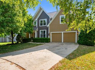 15759 S Lindenwood Dr, Olathe, KS 66062