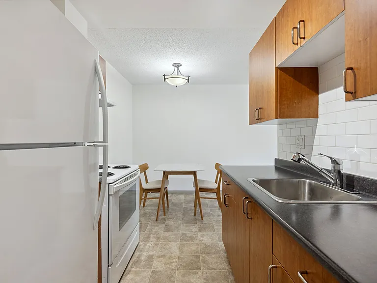 1045 Haro St — Photo 43
