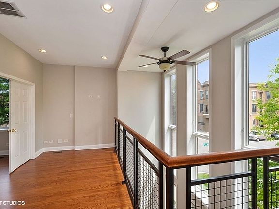 4th image of 1458 N Artesian Ave #E
