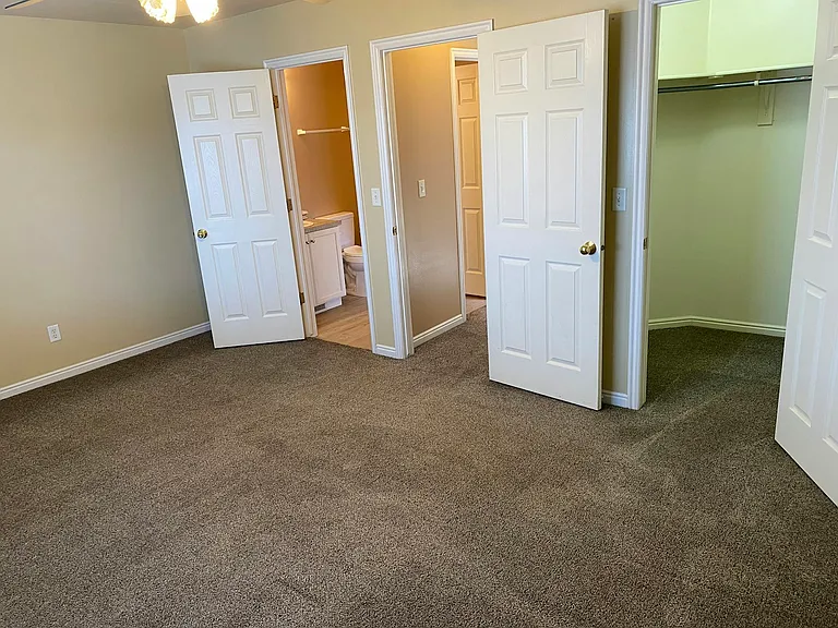 2421 N Washington Blvd #4-J — Photo 14
