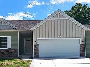201 Kingsberry Dr, Blissfield, MI 49228