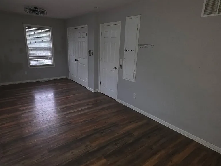 1309 E Irvine St — Photo 8